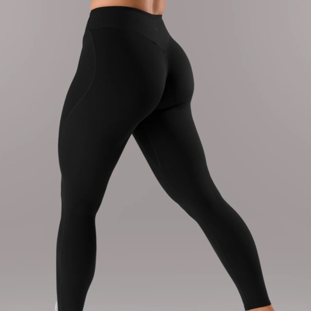 Alphalete Women's Mid-Rise Wrapped Black Leggings